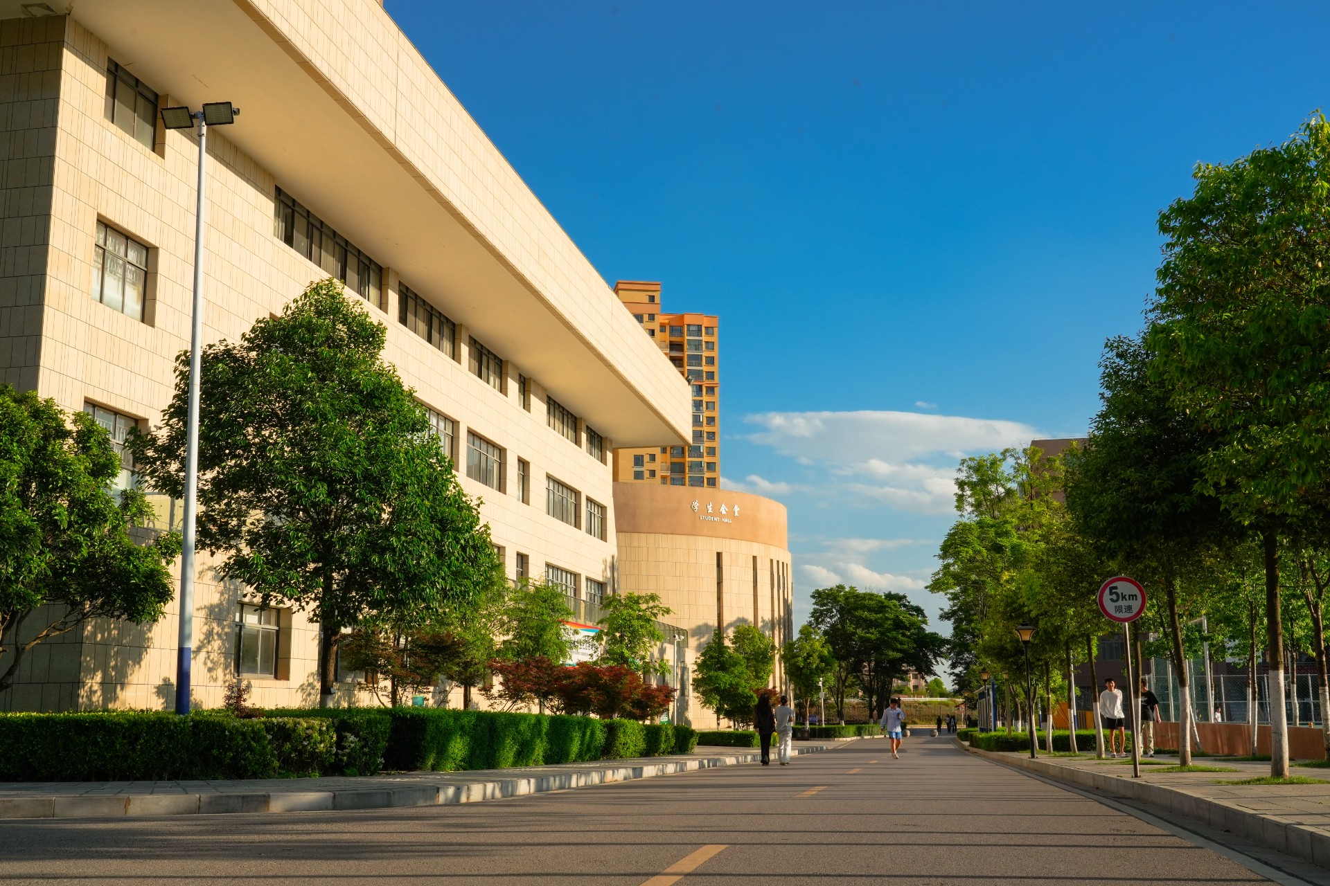 【征集志愿】@云南省高考考生，欢迎报考云南商务职业学院