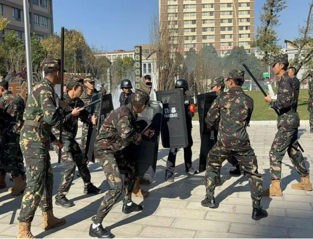 提升实战能力  筑牢安全防线——云南商务职业学院开展反恐防暴演练